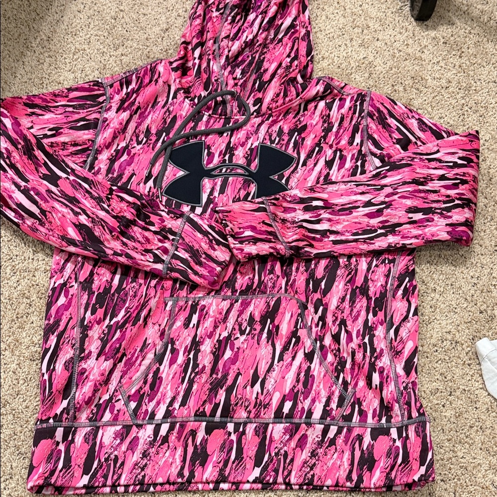 Under Armour Pink & Black Camo Hooded Pullover tag is cut out fits like a medium